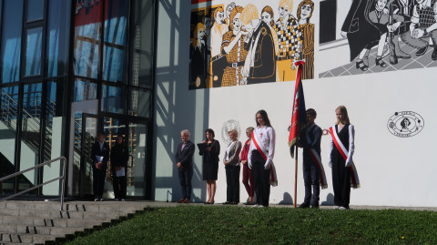 Uroczystość 80. Rocznicy Powstania Warszawskiego i 1. Rocznicy Odsłonięcia Muralu „Dumni Z Powstańców” W Publicznej Szkole Podstawowej Nr 3 W Brzesku