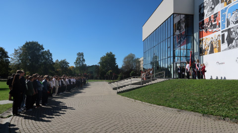 Uroczystość 80. Rocznicy Powstania Warszawskiego i 1. Rocznicy Odsłonięcia Muralu „Dumni Z Powstańców” W Publicznej Szkole Podstawowej Nr 3 W Brzesku