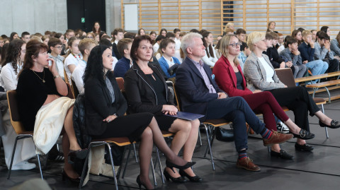 Uroczystość 80. Rocznicy Powstania Warszawskiego i 1. Rocznicy Odsłonięcia Muralu „Dumni Z Powstańców” W Publicznej Szkole Podstawowej Nr 3 W Brzesku